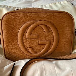 AUTHENTIC GUCCI CAMELIA PEBBLED CALFSKIN SOHO DISCO BAG